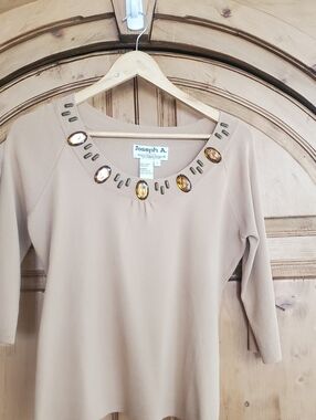 Joseph A. knit sweater with decorative neck line Size L Petite